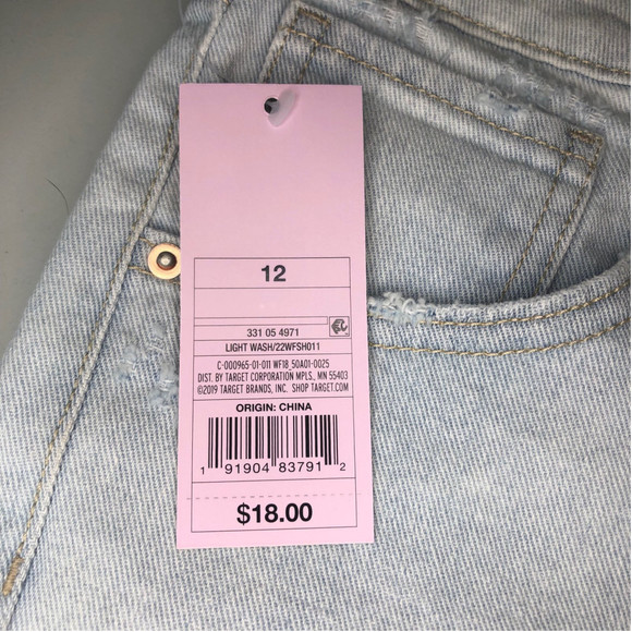 Wild Fable NWT Highest Rise Cheeky Light Wash Distressed Shorts Size 12/31 waist - Picture 6 of 12